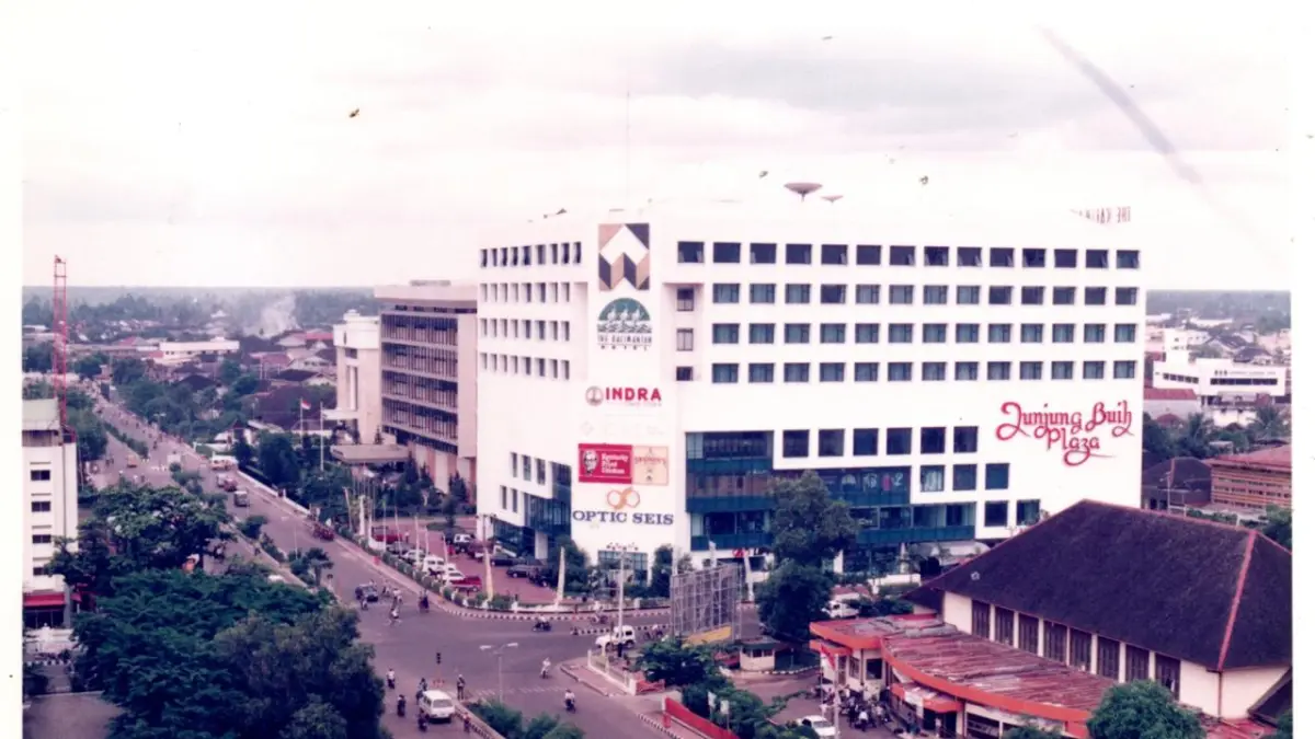 BERSEJARAH: Sebelum kerusuhan 23 Mei 1997, Junjung Buih Plaza menjadi pusat perbelanjaan modern sekaligus hotel berbintang empat.
