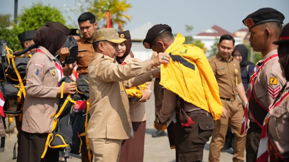 DILEPAS: Anggota Gerakan Pramuka Kwartir Cabang (Kwarcab) Kabupaten Tapin yang akan berangkat mengikuti Jambore Nasional.