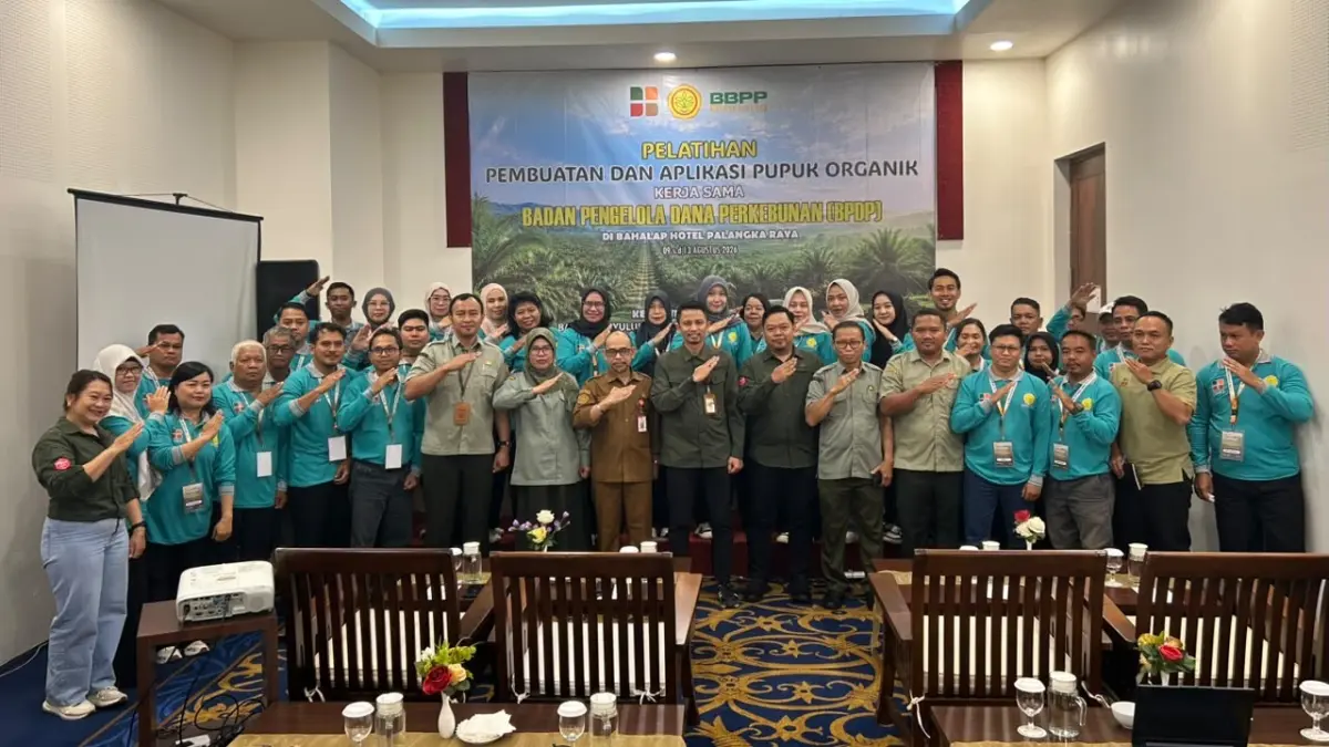 PESERTA PELATIHAN: Seluruh peserta yang ikut pelatihan berfoto bersama.