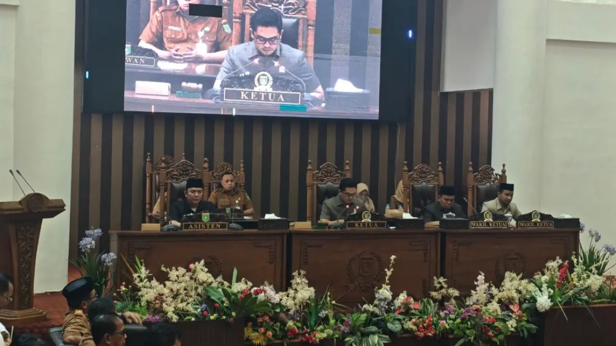 RAPAT PARIPURNA: DPRD Tanah Bumbu menggelar rapat paripurna penyampaian dua Raperda tentang Pemilihan Kepala Desa serta Pengangkatan dan Pemberhentian Perangkat Desa, Senin (10/8/2026).