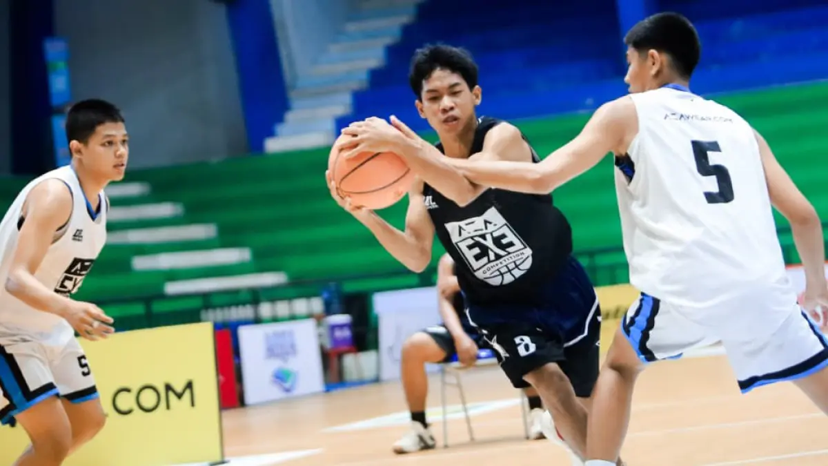 TETAP SERU: Para pemain berduel dalam laga AZA 3x3 Competition 2026 South Kalimantan di GOR Hasanuddin Banjarmasin, Senin (10/8/2026). 