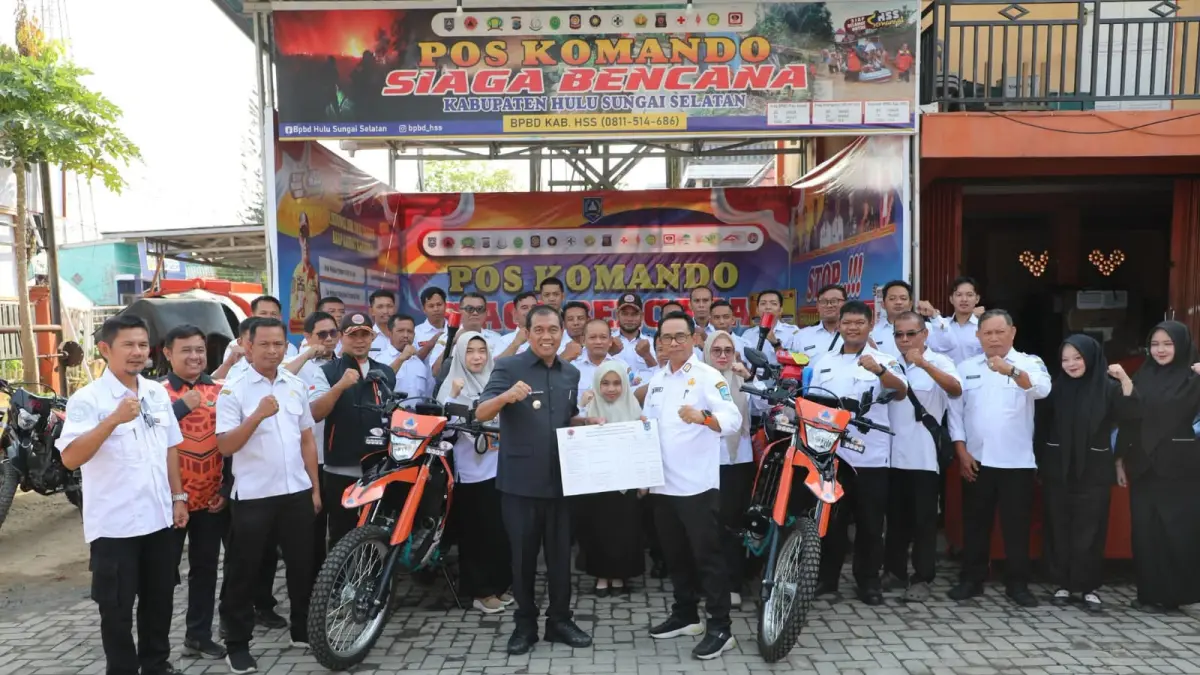 BANTUAN: BPBD HSS Terima bantuan sarpras Karhutla dari BNPB pusat yang diserahkan oleh Bupati HSS Rabu (12/8/2026). (Foto: BPBD HSS)&nbsp;