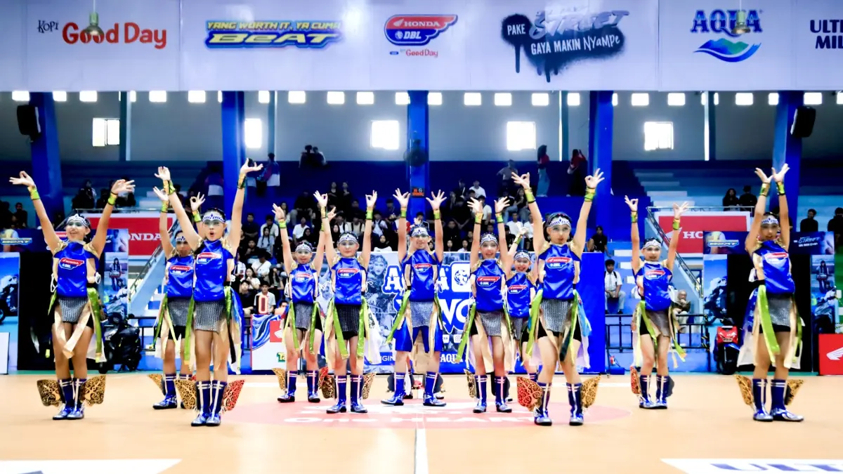 DINAMIS: SMA Don Bosco Banjarmasin tampil dengan koreografi yang dinamis dan meriah. (Foto: DBL Indonesia)