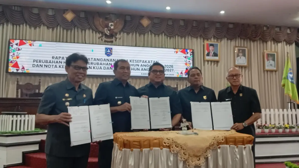 DPRD HSS dan Pemkab HSS menyepakati Perubahan KUA-PPAS 2026 dan KUA-PPAS 2027. (M Padil Ihsan/Radar Banjarmasin)