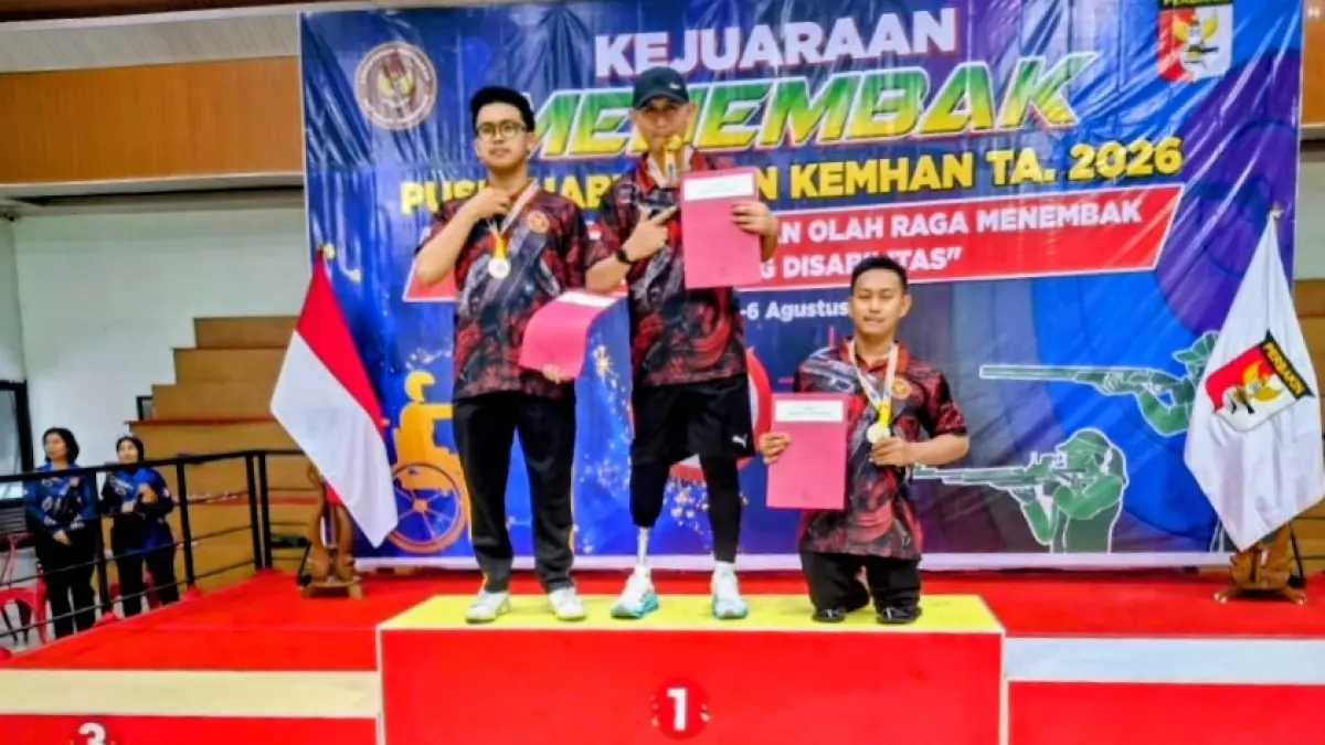 FOKUS: Muhammad Rizal atlet NPC HSU (kanan), meraih medali perak melalui nomor 10 Meter Air Rifle Match Prone SH1 untuk kontingen Kalimantan Selatan.&nbsp;