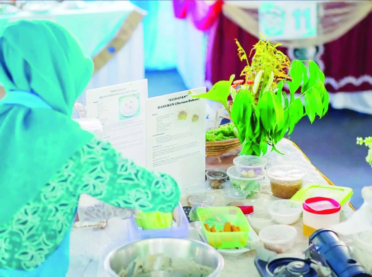 LOMBA: Kontingen Kota Banjarbaru dalam Lomba Masak Serba Ikan Tingkat Provinsi Kalimantan Selatan 2026 di Halaman Dinas Kelautan dan Perikanan Kalsel, Sabtu (8/8).