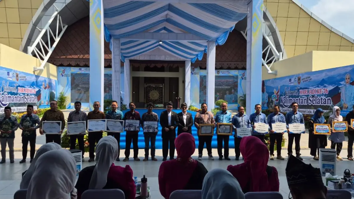 MENGGANDENG:&nbsp;Pemerintah Provinsi&nbsp;Kalimantan Selatan menggandeng&nbsp;sejumlah&nbsp;pihak untuk&nbsp;menyukseskan&nbsp;program Kartu&nbsp;Identitas&nbsp;Anak&nbsp;(KIA).&nbsp;&nbsp;