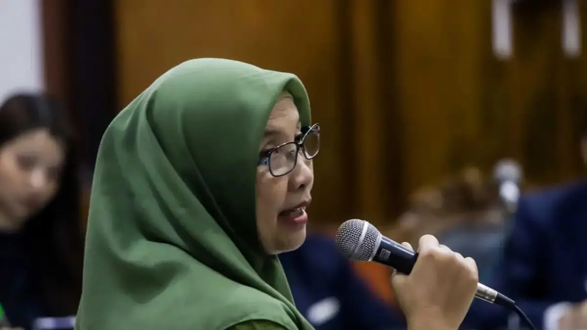 SAKSI: Indah Utami hadir sebagai saksi yang dihadirkan pihak tergugat dalam kasus Java Fortis di Pengadilan Negeri Surabaya, Rabu (12/8/2026).(Foto: Alfian Rizal/Jawa Pos)
