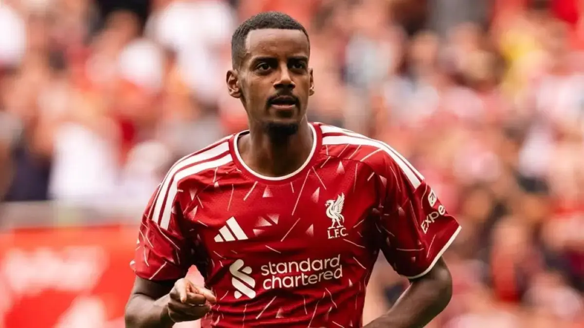 SENANG: Penyerang Liverpool Alexander Isak saat lawan AS Monaco.&nbsp;
(Dok. Liverpool)