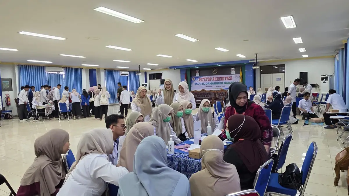 UJIAN: Karyawan RS Haji Damanhuri ikut ujian pelayanan untuk peningkatan mutu. (Foto: Jamaluddin/Radar Banjarmasin).