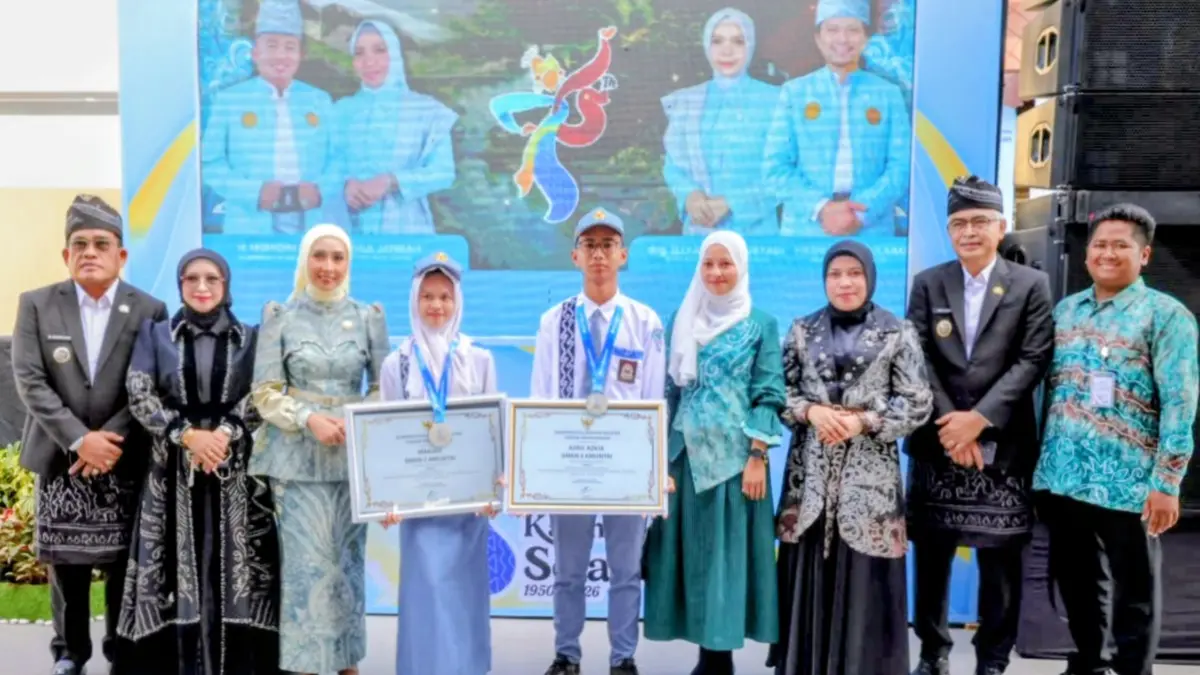 HADIR: Bupati dan Wakil Bupati HSU, H Sahrujani dan Hero Setiawan menghadiri peringatan Hari Jadi ke-76 Provinsi Kalsel di Kawasan Perkantoran Pemprov Kalsel, Banjarbaru, Kamis (13/8/2026). Dalam kesempatan tersebut, HSU menerima penghargaan. (Foto: Pemkab HSU)