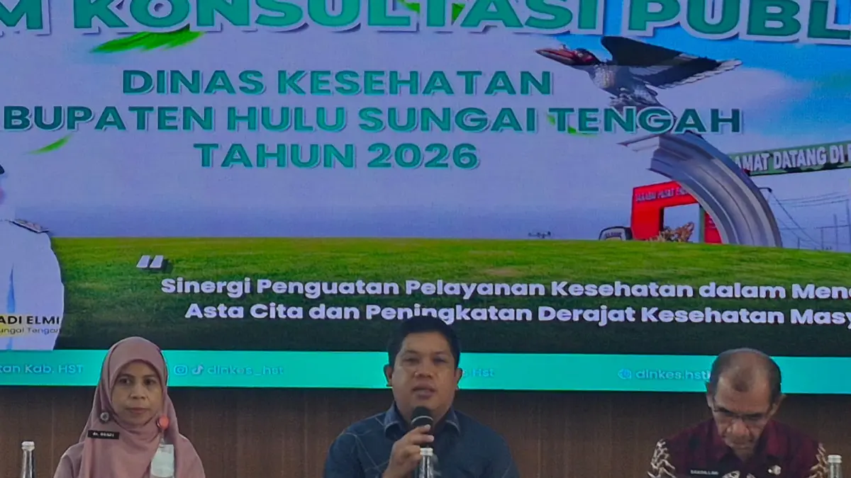HATI-HATI: Ketua Komosi I DPRD HST, Yajid Fahmi saat menghadiri FKP Dinas Kesehatan, Jumat (14/8/2026).