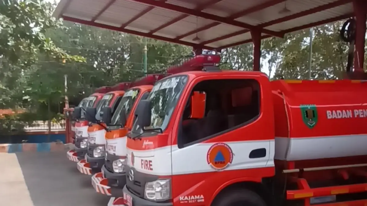 SIAGA : Mobil tangki milik BPBD Tabalong siap siaga membantu warga yang memerlukan air. (Foto &nbsp;: Ibnu Dwi Wahyudi/Radar Banjarmasin)