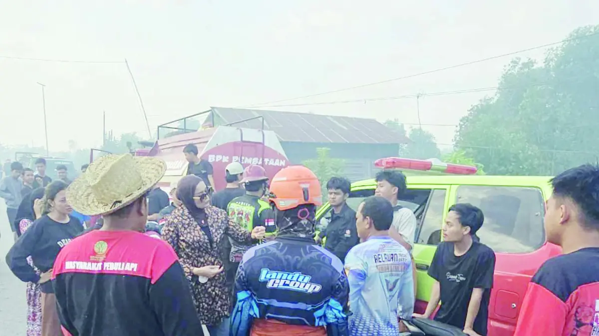 TURUN LANGSUNG:&nbsp; Anggota Dewan Perwakilan Rakyat Daerah (DPRD) Kota Banjarbaru, Siska Monalisa, turun langsung ke lapangan lokasi karhutla