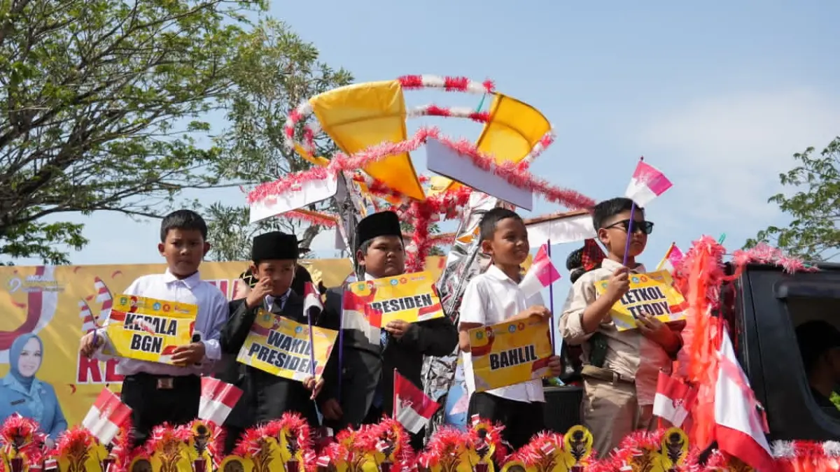 KARNAVAL PELAJAR: Berbagai macam kostum dipakai dalam karnaval pelajar di Kabupaten Tapin, Sabtu (15/8/2026).(Foto: Rasidi Fadli/Radar Banjarmasin)&nbsp;