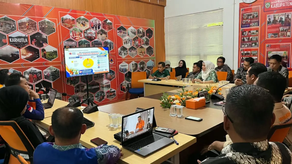 STRATEGI MITIGASI BENCANA: Pemaparan program inovasi integrasi penanganan kebencanaan tingkat desa dan kecamatan oleh Kepala Pelaksana BPBD Balangan di hadapan jajaran. (Elhami untuk Radar Banjarmasin)
