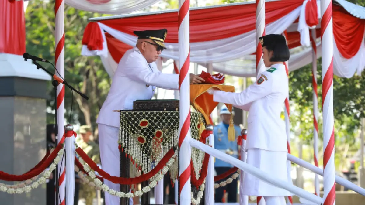 KHIDMAT: Gubernur Kalsel, H Muhidin Pimpin Upacara HUT RI ke-81, Senin (17/8/2026).