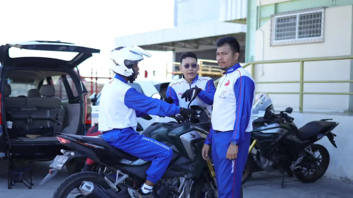 KOMUNITAS: Honda Trio Motor ajak komunitas Honda adu kemampuan dalam Safety Riding Competition, baru-baru tadi.(Foto: PT Trio Motor)