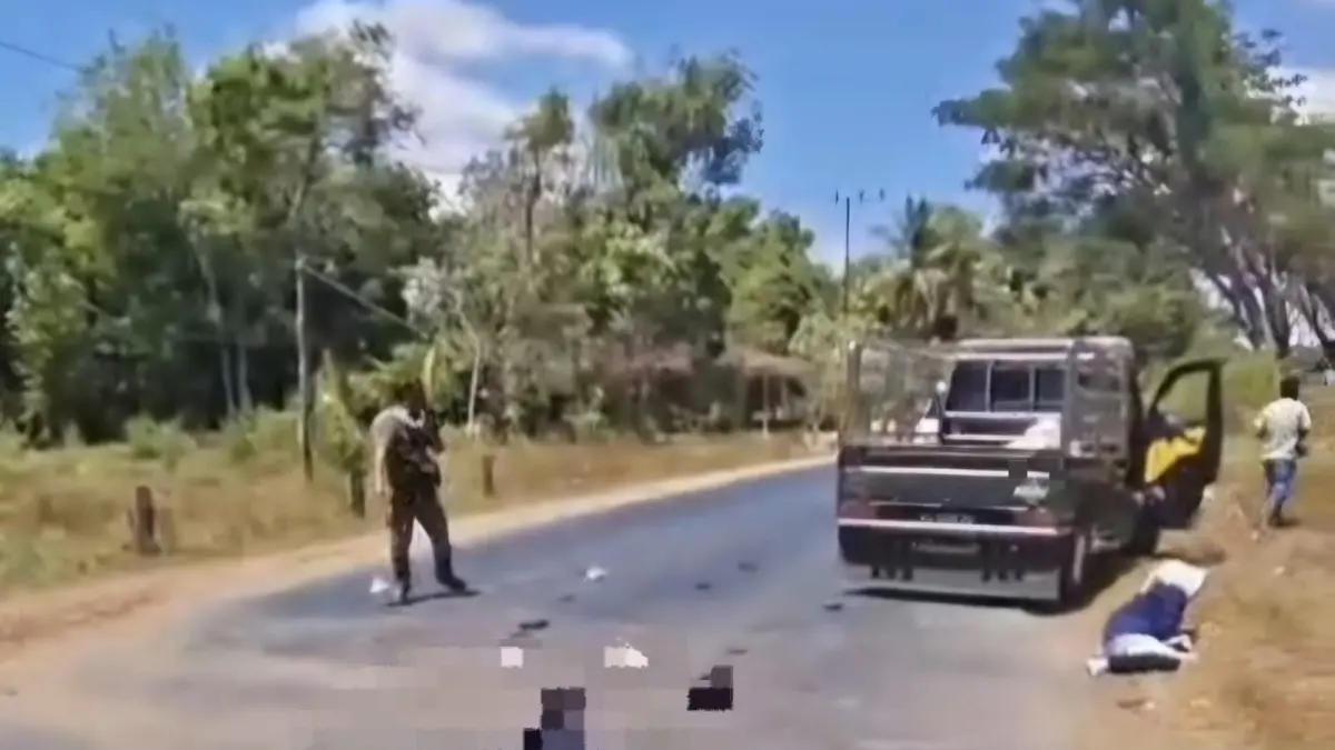 LAKA: Mobil pikap yang terlibat kecelakaan dengan sepeda motor di Jalan A Yani, Desa Tampang, Pelaihari, Senin (17/8/2026). (Foto: Grup Infowargatala)
