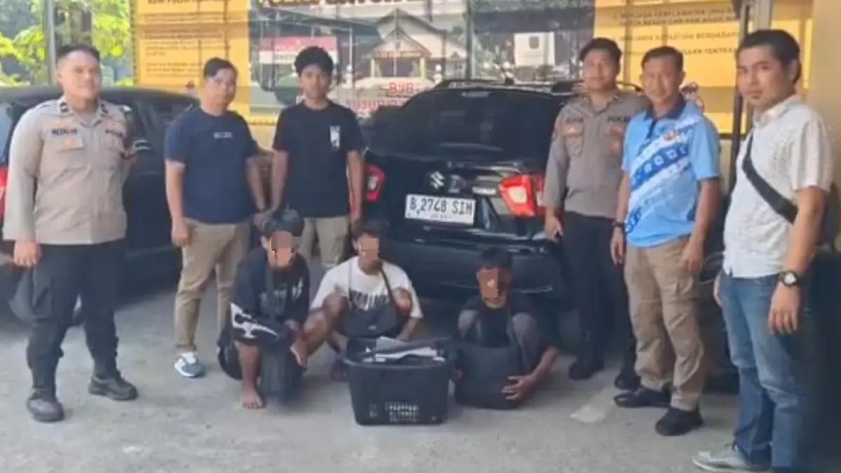 DIAMANKAN: Polisi mengamankan terduga pelaku pencurian laptop dan proyektor SDN 3 Guntung Manggis. (Polsek Liang Anggang untuk Radar Banjarmasin)