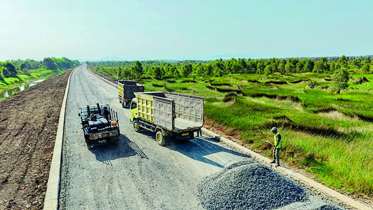 DIKEBUT: Pembangunan Jalan Purnawirawan - Jalan Guntung Manggis yang masuk dalam proyek Jalan Lingkar Selatan akan memasuki tahap pengaspalan.&nbsp;
(Foto: MC BANJARBARU)&nbsp;