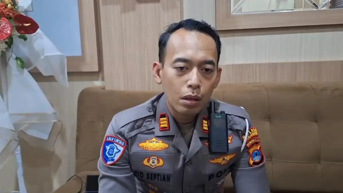 KETERANGAN: Kasatlantas Polres Banjarbaru, AKP Tio Septian saat memberikan keterangan. (Sheilla/Radar Banjarmasin)&nbsp;&nbsp;