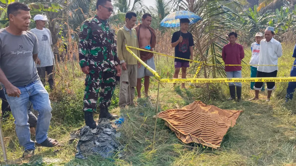 PENEMUAN: Jasad korban ditemukan meninggal dunia di kawasan belakang Kopdes Tungkup, Selasa (18/8/2026). 