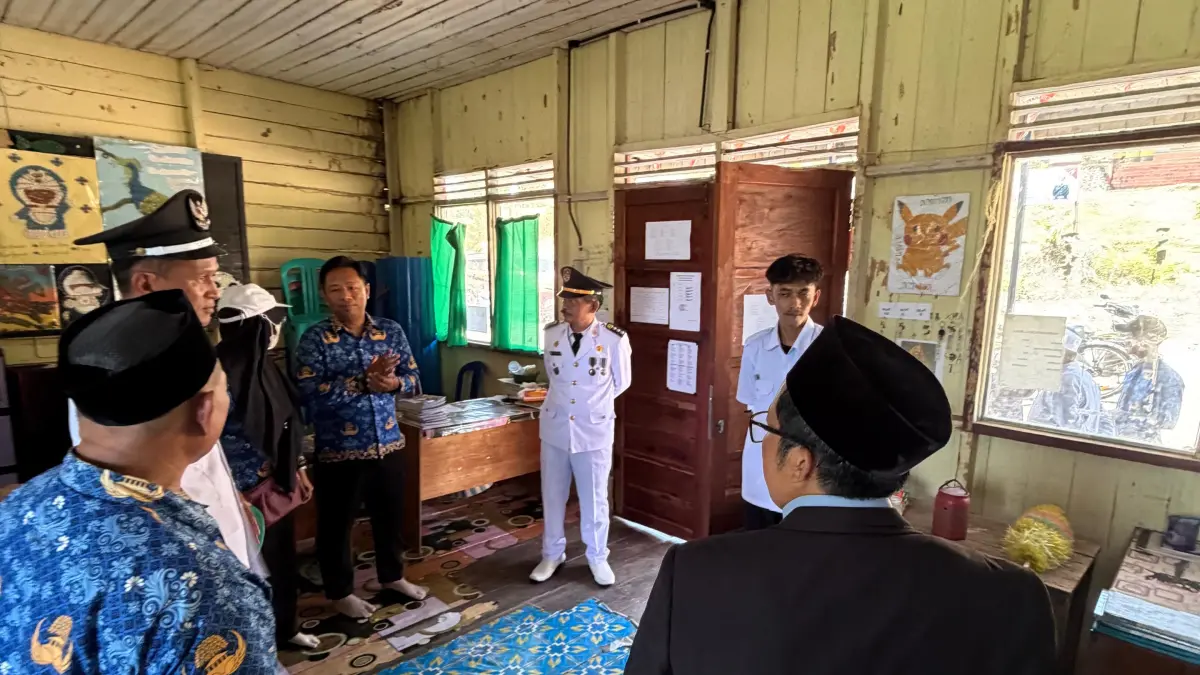 Salah satu ruangan yang menurut Rahmad masih belum layak dijadikan ruang belajar mengajar di SMAN 1 Sampanahan. (Foto: Rahmad untuk Radar Banjarmasin)