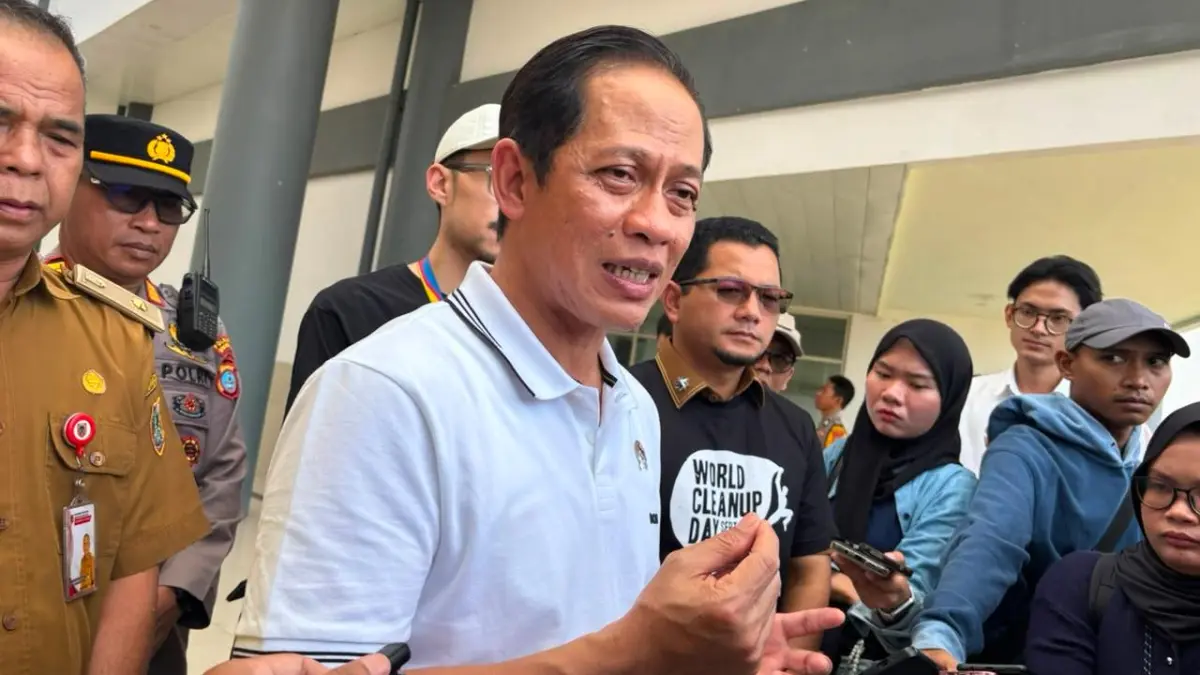 SOROTAN: Wamenko Pangan Hanif Faisol Nurofiq menyoroti pengelolaan sampah nasional yang masih didominasi sampah belum terkelola. (Zulvan Rahmatan/Radar Banjarmasin)
