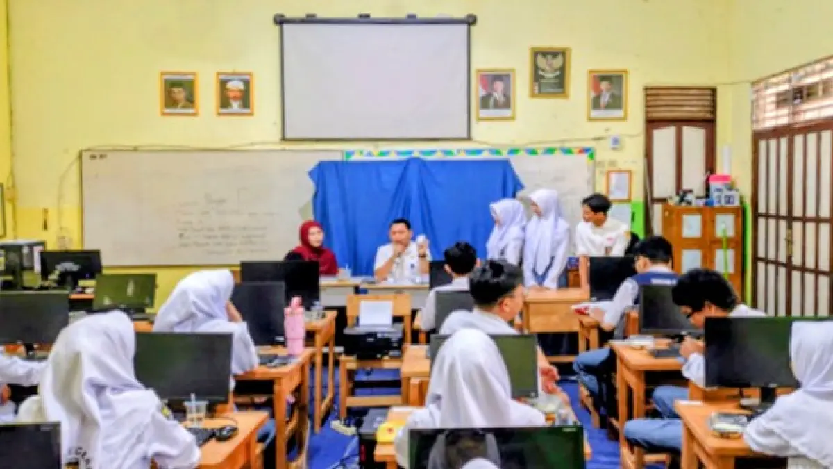 APLIKASI: Kegiatan penerapan Inovasi SMART ENGLISH CARD di SMA Negeri 1 Amuntai, Kabupaten Hulu Sungai Utara (HSU). (Foto: Pemkab HSU)