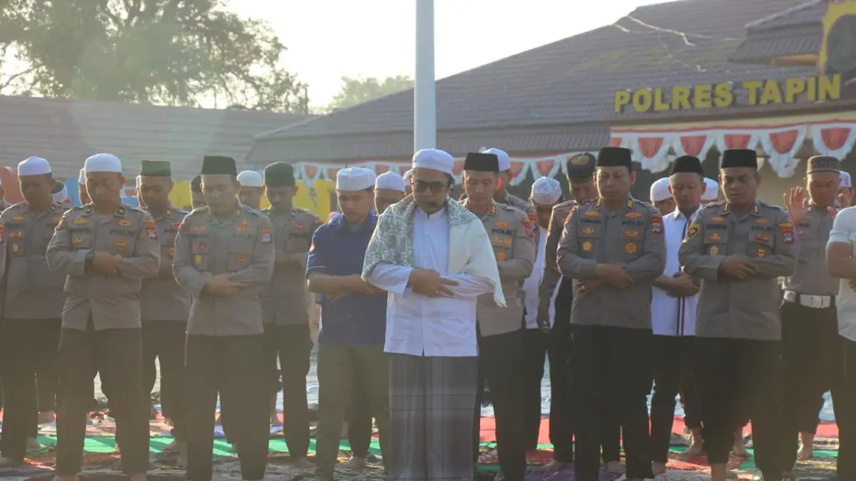 &nbsp;Halaman Kantor Polres Tapin dijadikan tempat untuk menggelar salat istiqsa. (Humas Polres Tapin)