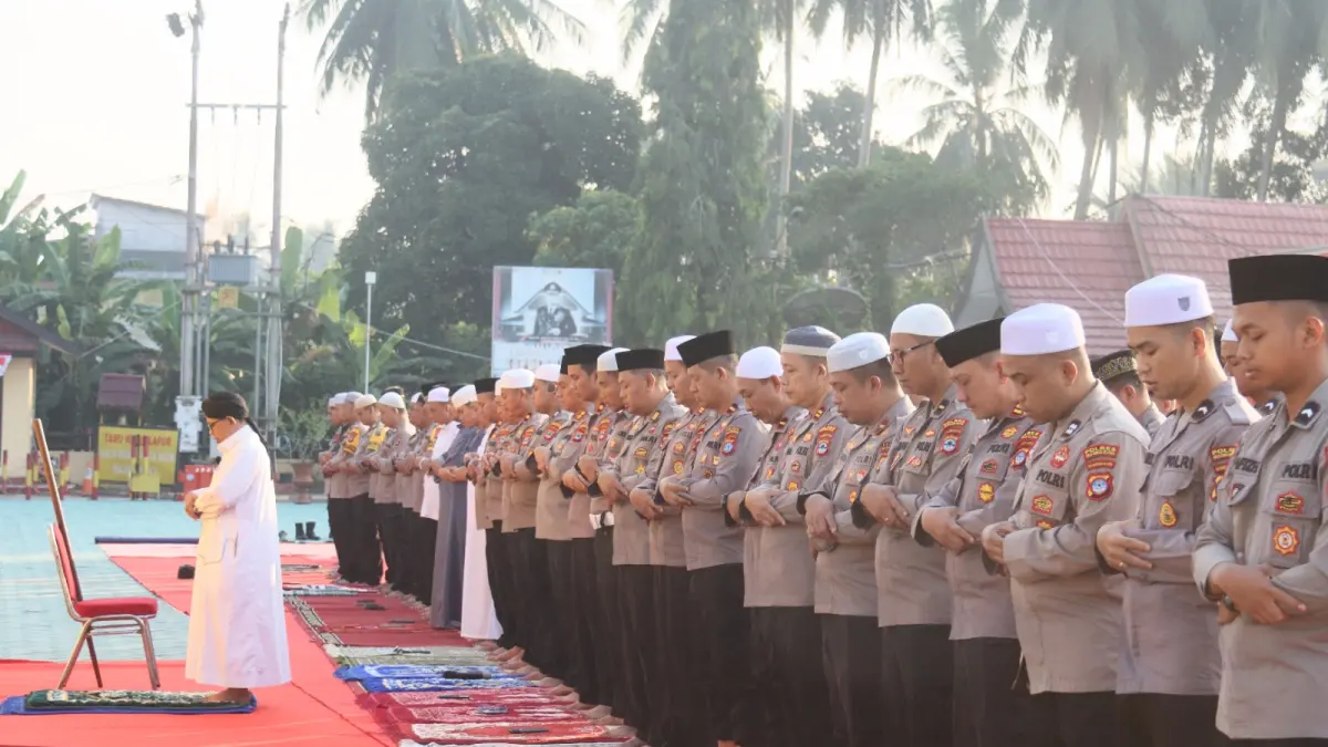 Jajaran Polres HSS saat melaksanakan Salat Istisqa. (Polres HSS)&nbsp;