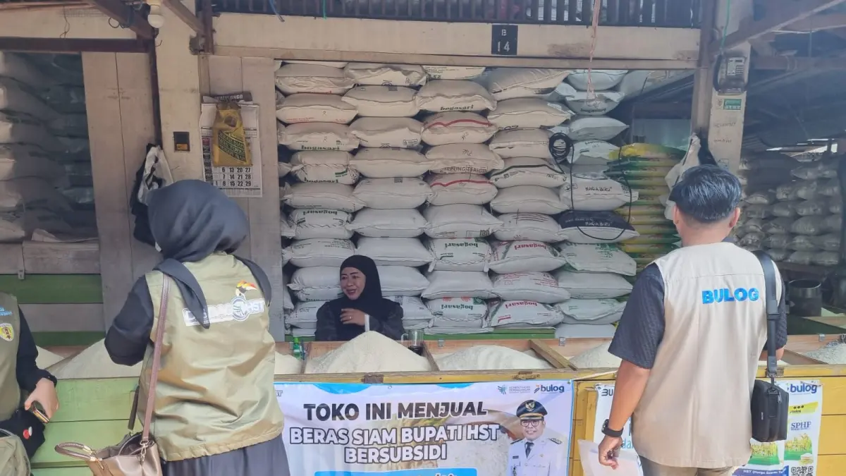 MULAI DIJUAL: Beras Siam Madu mulai dijual di Pasar Keramat Barabai. (Foto: Dinas Perdagabgan untuk Radar Banjarmasin).