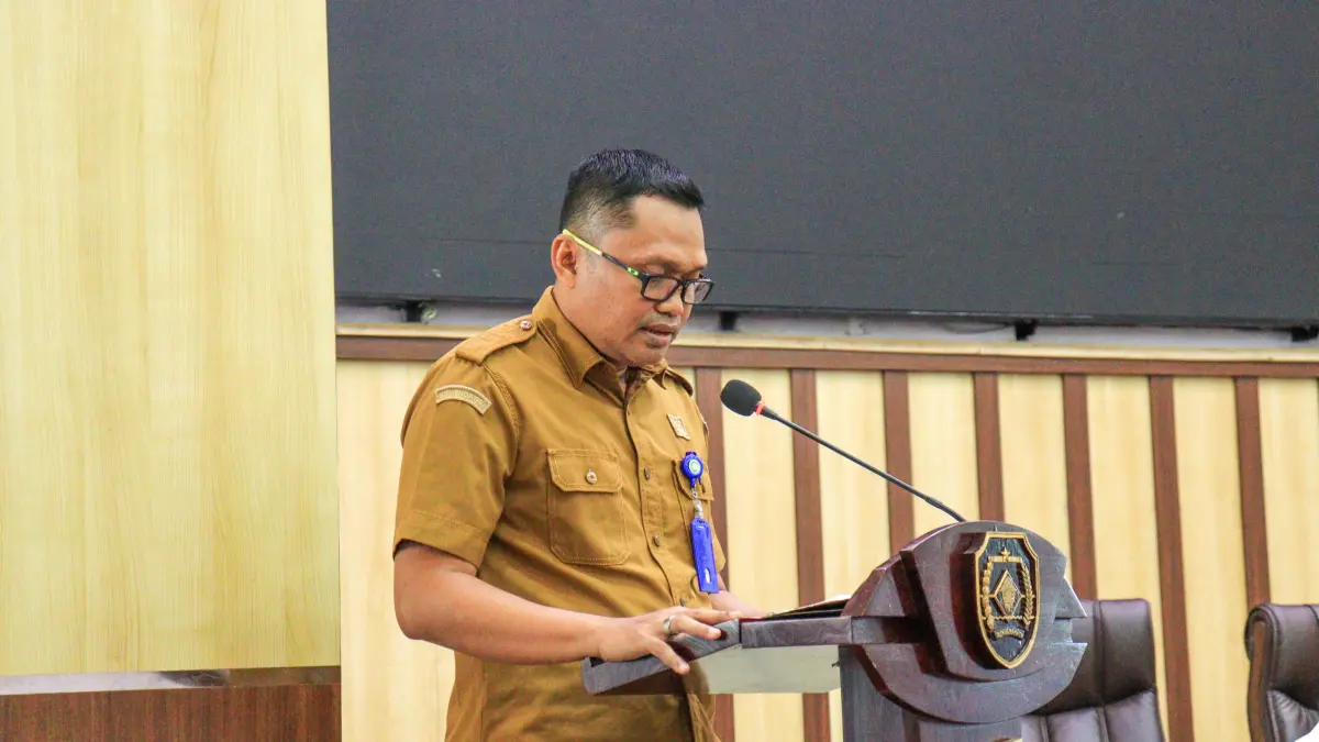 BERI KETERANGAN: Plt Kepala Dinas Kesehatan Tapin, Iskandar Kurniawan memberikan keterangan terkait kasus ISPA.
Foto Rasidi Fadli&nbsp;