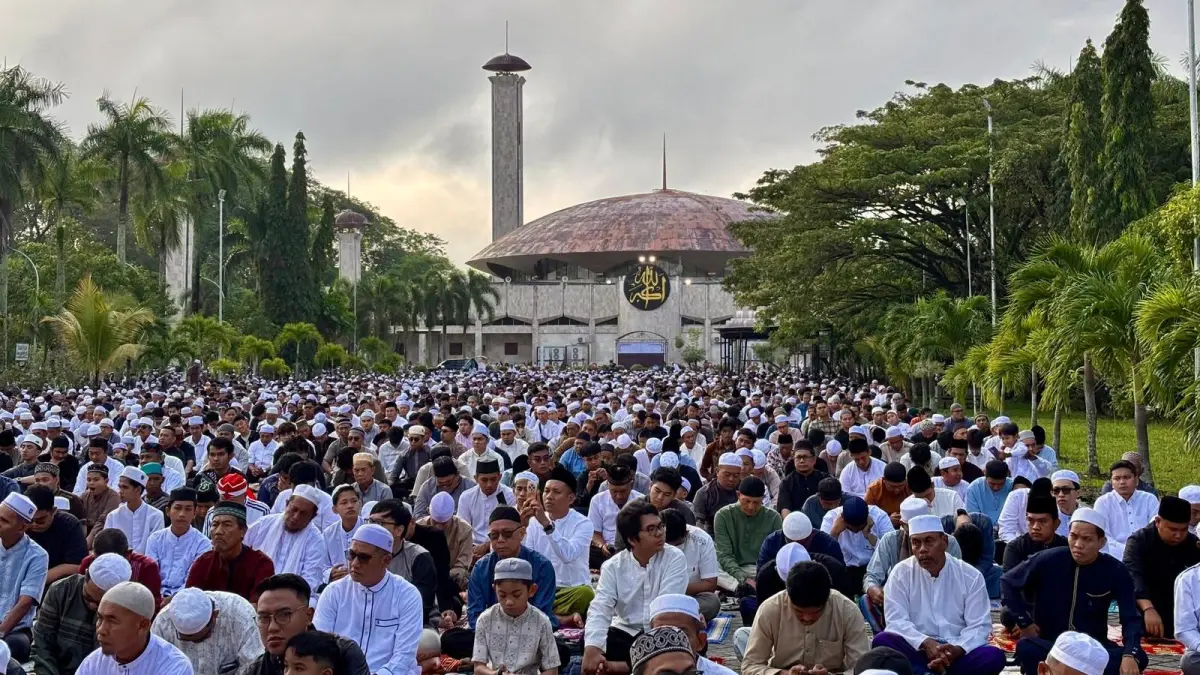 ISTISQA: Pengelola Masjid Raya Sabilal Muhtadin Banjarmasin menyiapkan rencana salat Istisqa menyikapi kemarau yang berlangsung hampir sebulan. (Foto: Zulvan Rahmatan/Radar Banjarmasin)