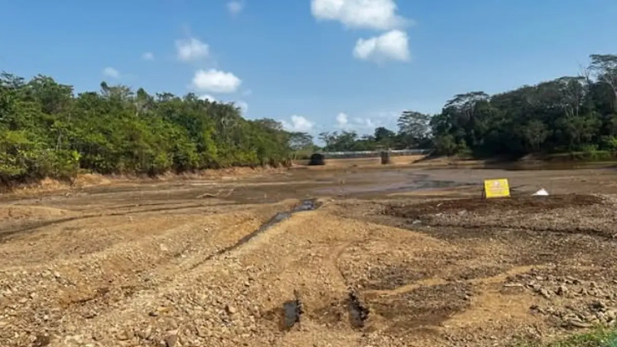 Kondisi Waduk Gunung Ulin milik PDAM Kotabaru kondisinya mengering. (PDAM Kotabaru)
