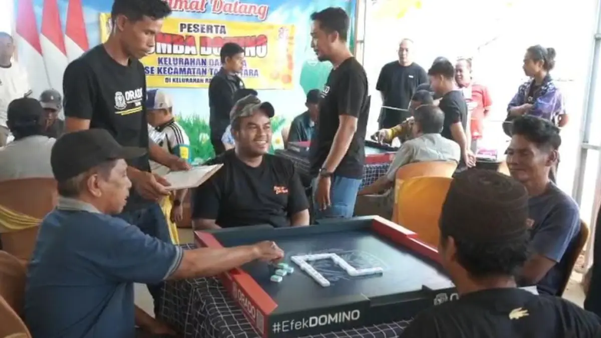 MULAI PERTANDINGAN: Pertandingan domino yang di Rantau Kiwa Kecamatan Tapin Utara didukung oleh Orado Kabupaten Tapin.