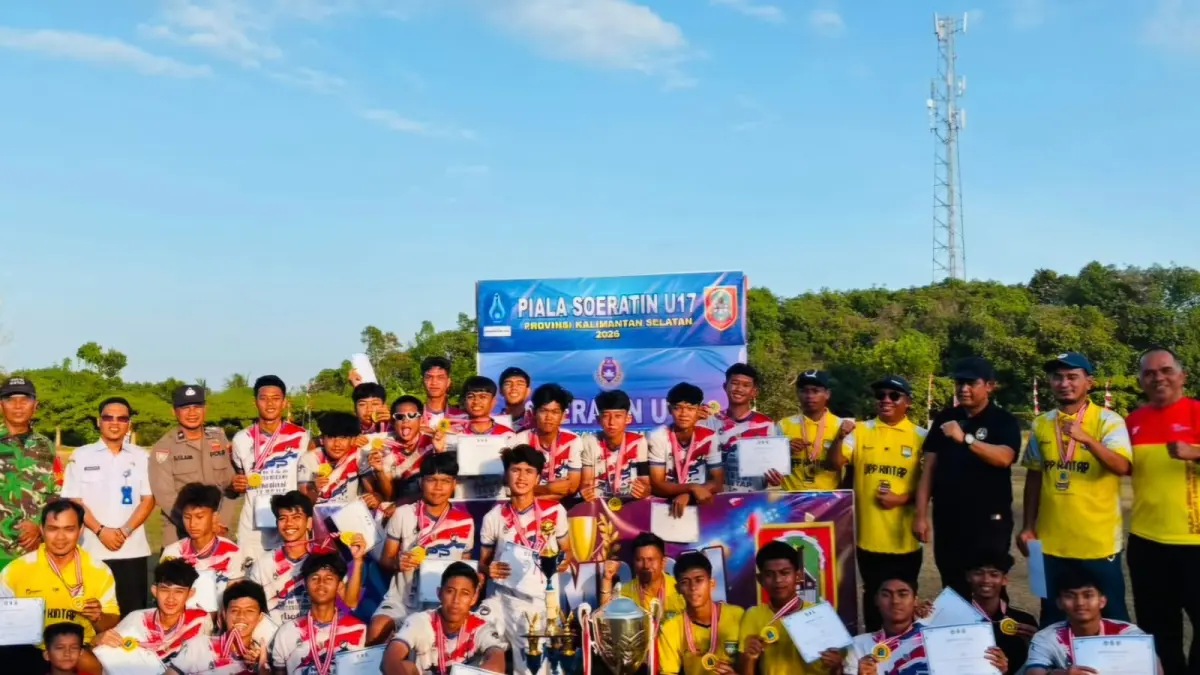 Tim Persetala UPP Kintap merayakan juara Piala Soeratin U17 usai mengalahkan Wasaka Banjarmasin dengan skor 3-0. (Foto : Faisal)