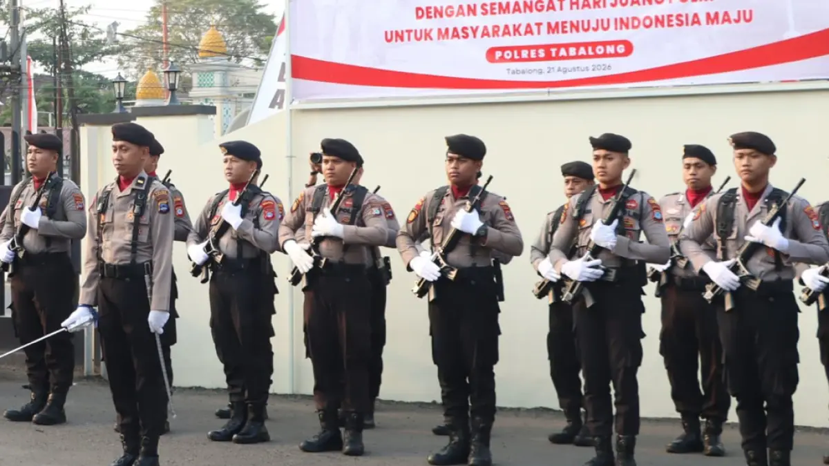 SEMANGAT: Jajaran anggota Polres Tabalong mengikuti upacara Hari Juang Polri.&nbsp;