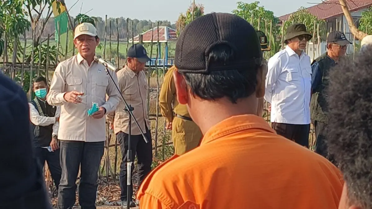 KOMANDO: Wamenko Pangan Hanif Faisol menyampaikan tiga zona prioritas dipetakan dalam penanganan karhutla di Kalsel.