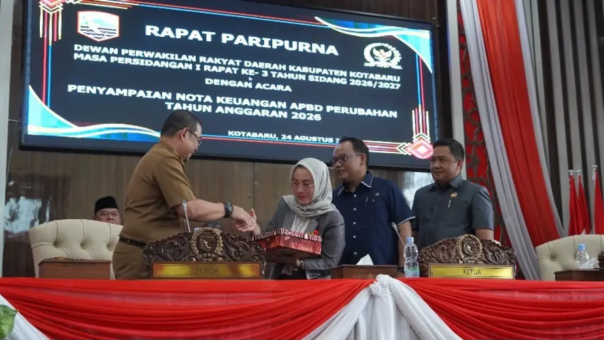 MENYAMPAIKAN: Bupati Kotabaru Muhammad Rusli melalui Sekda Eka Saprudin menyampaikan Nota Keuangan Rancangan APBD Perubahan 2026.&nbsp;