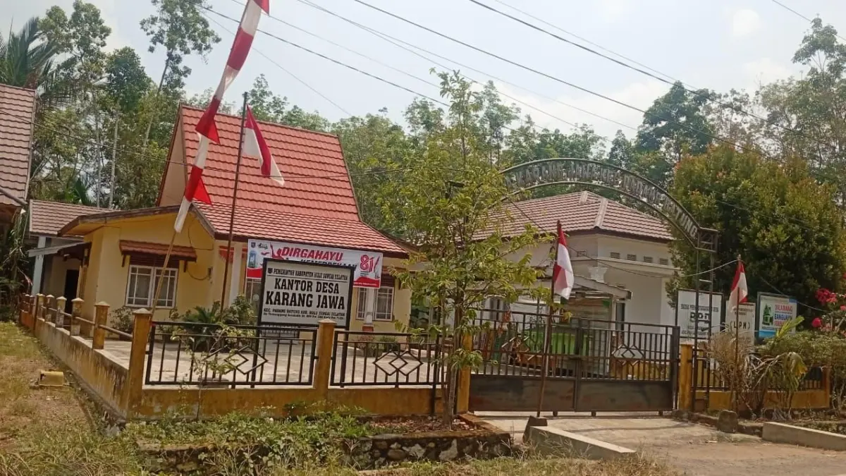 MENYIMPAN KISAH: Kantor Desa Karang Jawa, Kecamatan Padang Batung, Kabupaten Hulu Sungai Selatan (HSS). (M Padil Ihsan/Radar Banjarmasin)