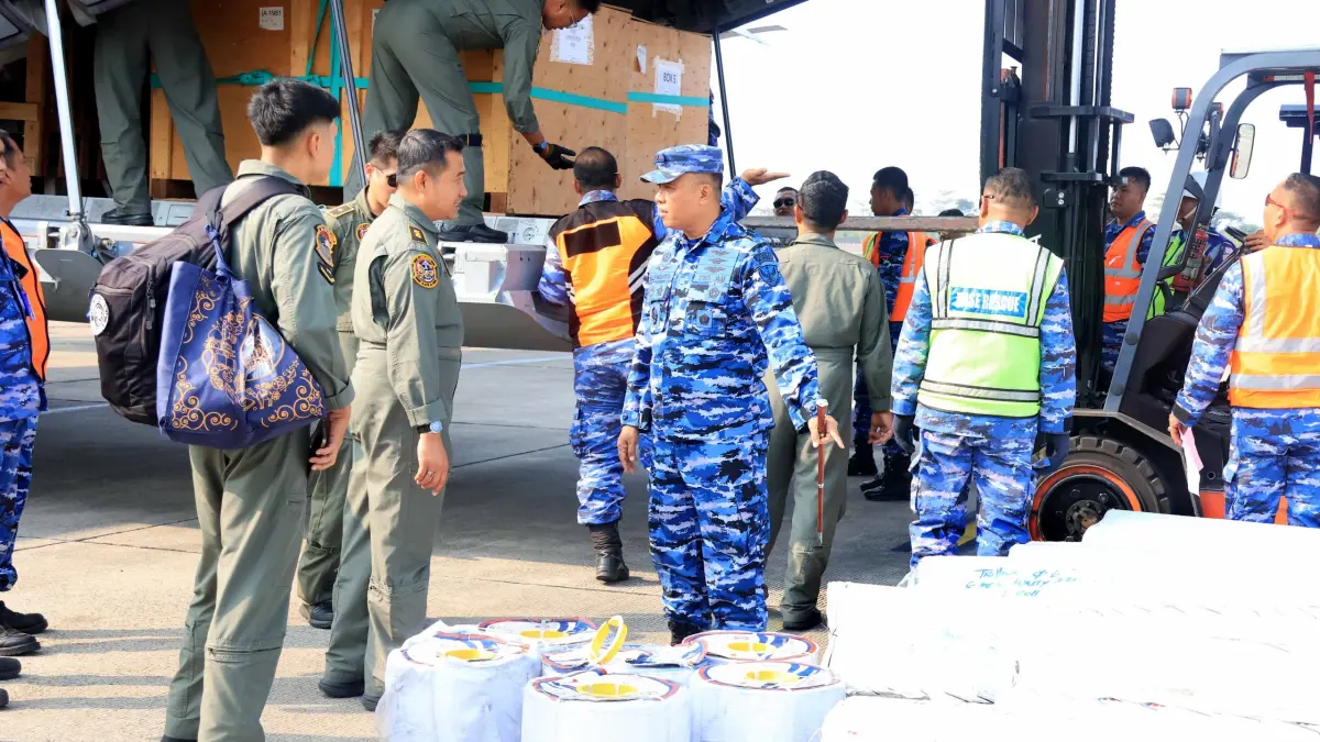 PENANGANAN KARHUTLA: Pesawat Airbus A-400M TNI AU membawa peralatan penanganan karhutla dari Kemhan dan Kementan tiba di Bandara Syamsuddin Noor, Banjarbaru. (Foto: Pen Sam)