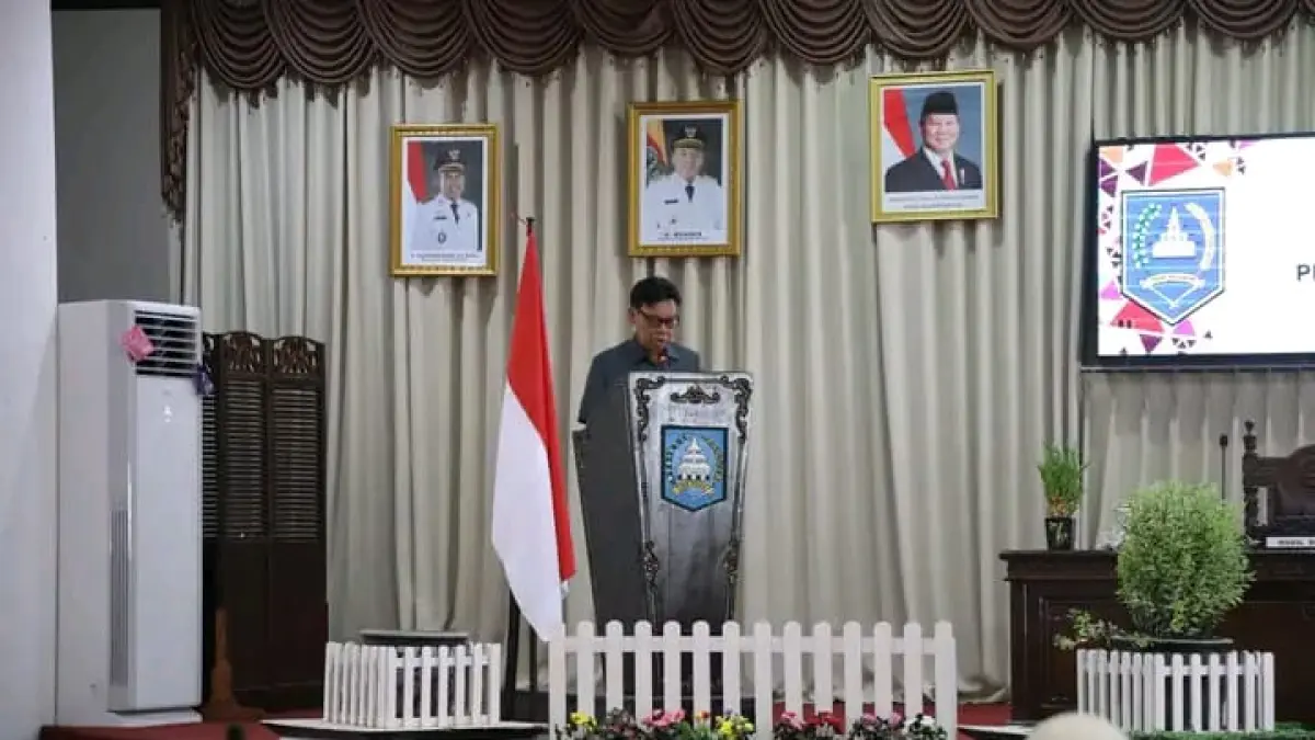 PENYAMPAIAN: Wakil Bupati H. Suriani menyampaikan Raperda perubahan APBD Tahun 2026 kepada DPRD HSS. (Foto: PROKOPIM HSS)&nbsp;