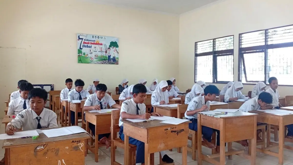 Siswa SMP Negeri 1 Angkinang mengikuti Psikotes Tes Minat Bakat, Senin (24/8/2026). (Foto: M Padil Ihsan/Radar Banjarmasin)&nbsp;
