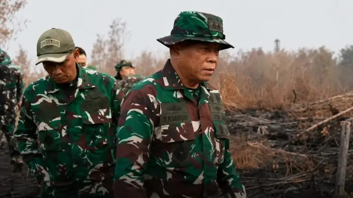 SURVEI: Pangdam XXII/Tambun Bungai, Mayjen TNI Zainul Arifin melakukan survei lokasi pembuatan sumur bor sesuai arahan Presiden Prabowo Subianto terkait penguatan penanganan karhutla dan kekeringan (KODAM XXII/Tambun Bungai)