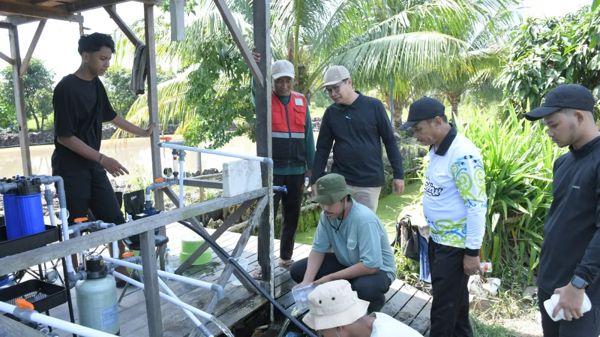 TEKNOLOGI: Tim peneliti Poltekkes Kemenkes Banjarmasin melakukan pengujian teknologi pengolahan air berbasis GBS, UFM, dan sistem Hybrid GBS+UFM.