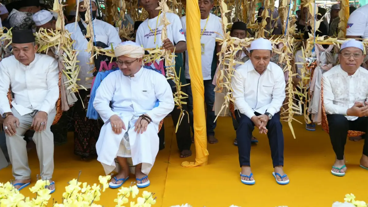 PROSESI BAAYUN MAULID: Baayun Maulid di Masjid Keramat Al Mukaromah Kabupaten Tapin diikuti ribuan peserta, termasuk pejabat.