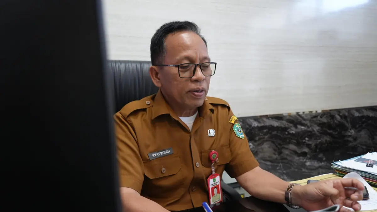 Kepala Dinas Sosial Tapin, Syafrudin, memberikan keterangan. (Foto: Rasidi Fadli/Radar Banjarmasin)