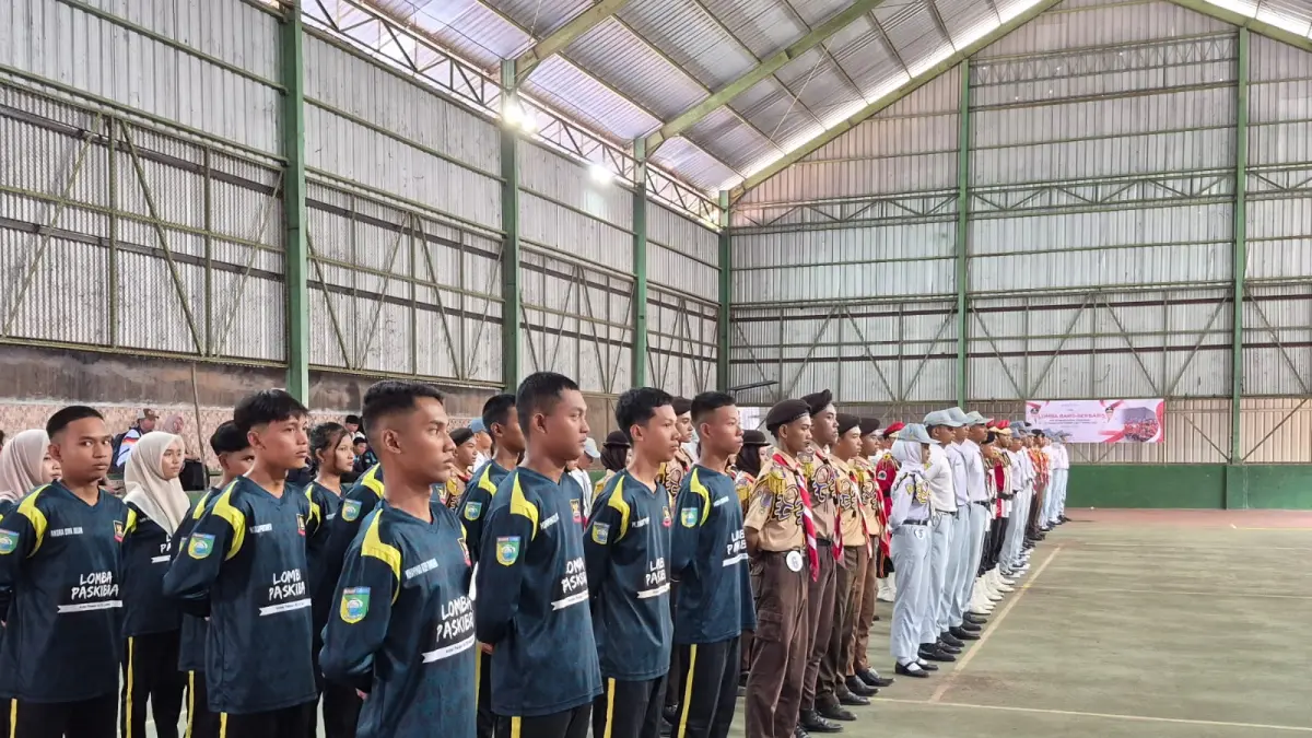 KREATIF: Sebanyak 7 SMA di Tala saat mengikuti pembukaan Lomba Baris Berbaris yang digelar Dispora Tala, Rabu (26/8/2026). (Foto : Norsalim Yahya/Radar Banjarmasin)